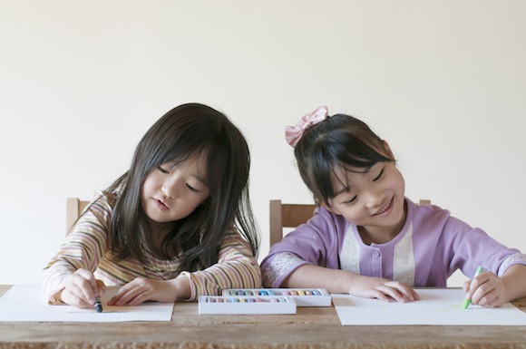 5歳児の室内遊びのねらいは 集団遊びや手遊びなどおすすめの室内遊びを紹介 保育士 幼稚園教諭 ベビーシッターの求人専門サービス ずっと保育士